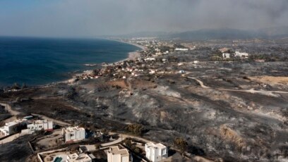 Гръцките власти обявиха евакуация на островите Корфу и Евия заради
