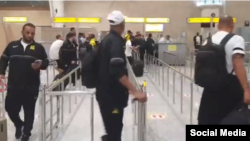 اعضای باشگاه الاتحاد عربستان به هنگام ترک ایران در فرودگاه اصفهان