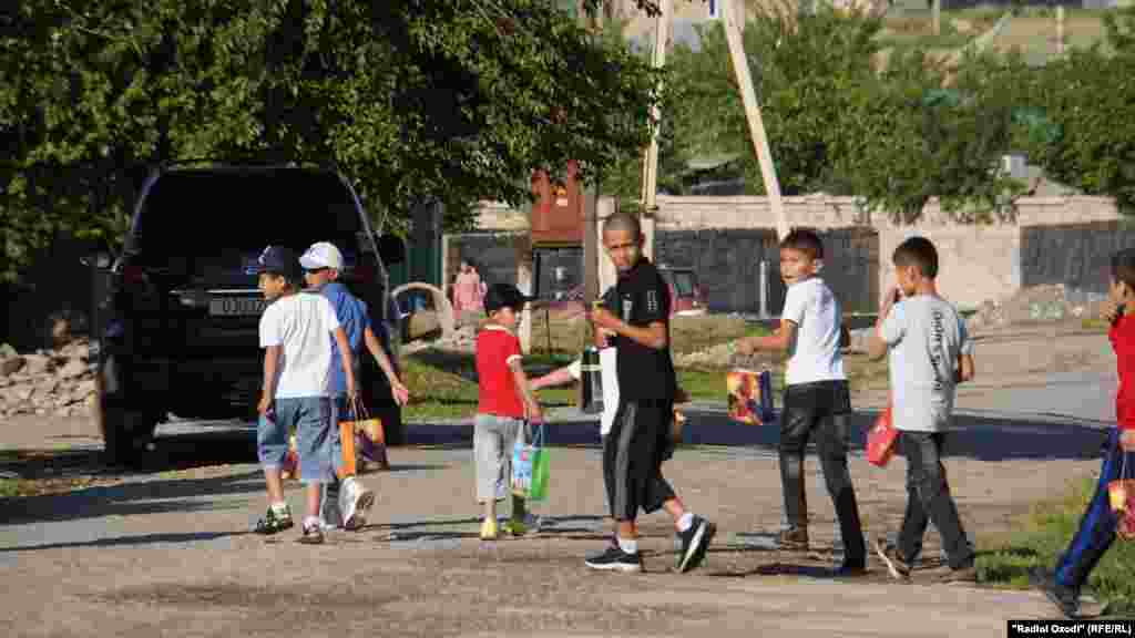 &quot;Идгардак&quot; - праздничные детские гуляния в Иди Рамазан, Куляб, 21 апреля 2023 года