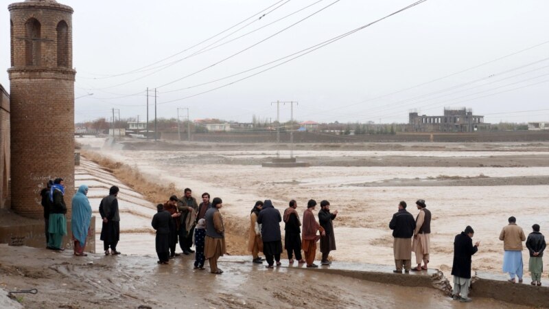 تلفات ناشی از سرازیر شدن سیلاب ها در افغانستان به ۶۶ تن افزایش یافته است 