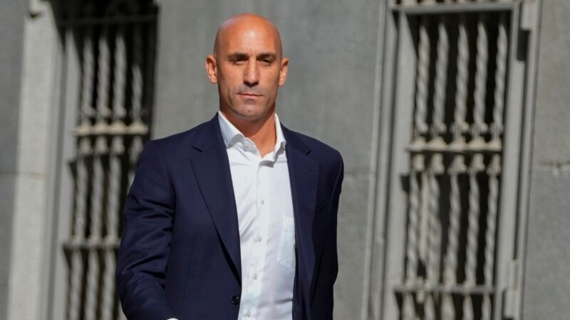FIFA suspendovala Rubialesa na tri godine zbog prisilnog poljupca španske fudbalerke