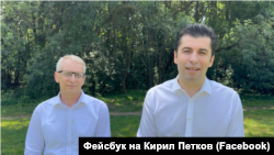Съпредседателят на "Продължаваме промяната" Кирил Петков и бившият премиер Николай Денков