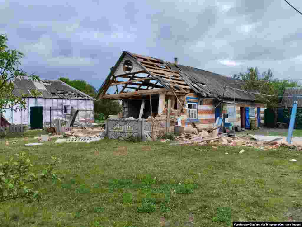 Një shtëpi e dëmtuar në rajonin e Belgorodit.