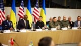 Президент Украины Владимир Зеленский (в центре) во время заседания Контактной группы по Украине в формате "Рамштайн". Штаб-квартира НАТО, Брюссель, 11 октября 2023 года