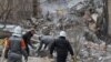 Спасатели разбирают разрушенный дом после удара российского беспилотника. Одесса, 2 марта 2024 года