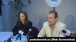 Віктор Медведчук і Юлія Тимошенко у київському бюро Радіо Свобода 23 січня 2002 року