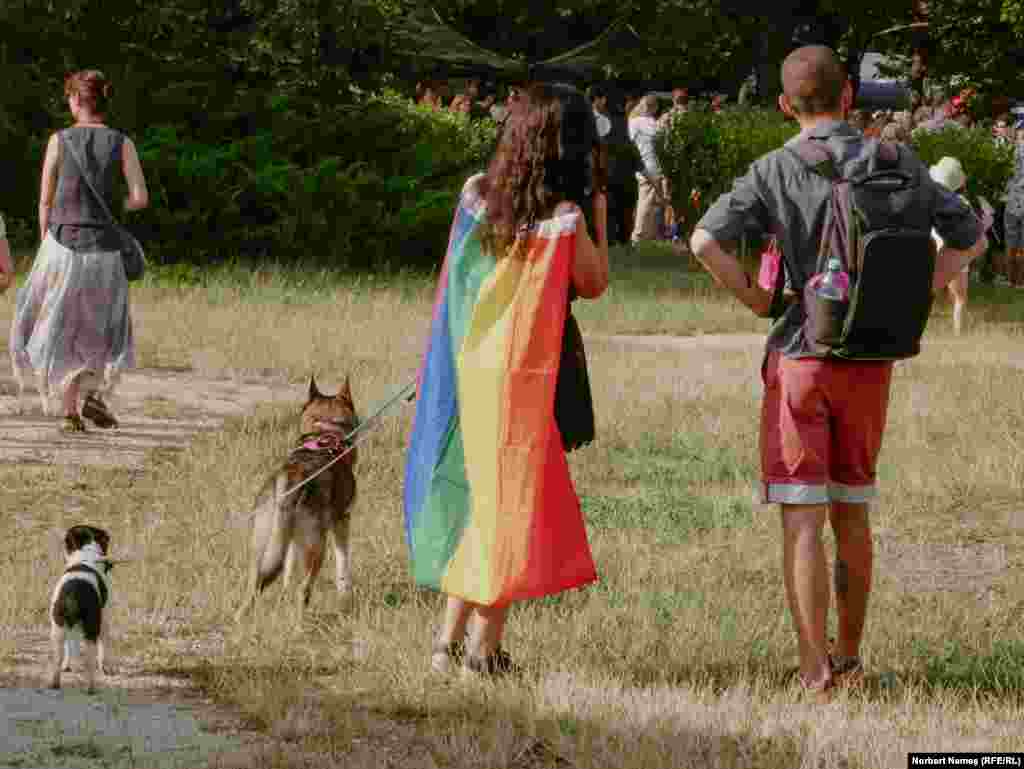 Bucharest Pride s-a încheiat în Parcul Izvor din centrul Bucureștiului, unde au avut parte o serie de discursuri și de concerte.