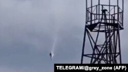  Стоп кадър от любителско видео, на който се вижда рухването на самолета на Пригожин. 