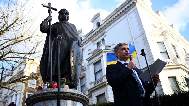 سفیر اوکراین در بریتانیا در پی «انتقاد از زلنسکی» برکنار شد