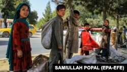 تعدادی از اطفال فقیر در کابل