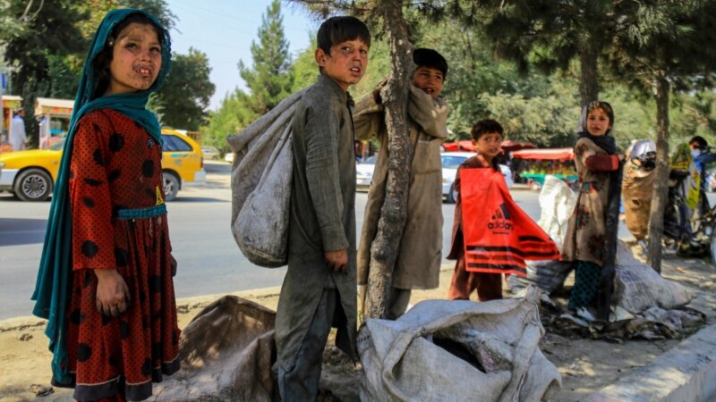 یونېسف: افغان ماشومان درنو او خطرناکو کارونو کولو ته اړ کېږي