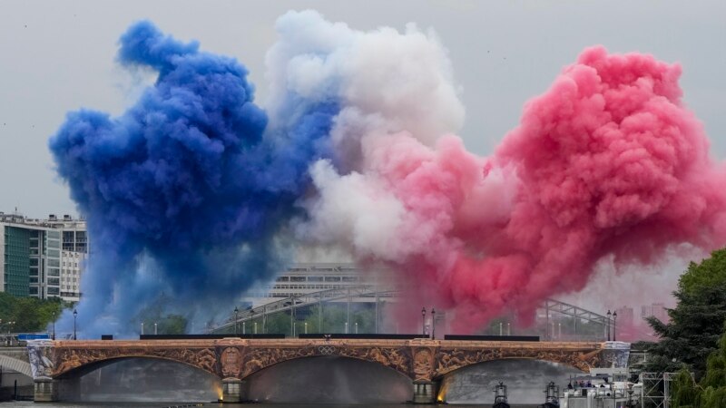 Spektakël në Paris në nisje të Olimpiadës