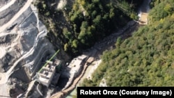 Hidroelektrana "Ulog" u Hercegovini gradi kineska kompanija koja je u BiH angažovana na izgradnji mosta Počitelj. Most je zbog greške u izvođenju radova nedavno i napuknuo, oktobar, 2023. godine.