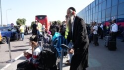 „Pelerinaj” al evreilor hasidici pe Aeroportul din Chișinău