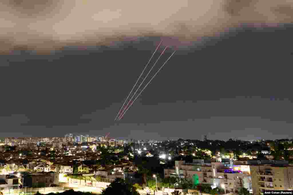 Sistem antirachetă israelian funcționează după ce Iranul a lansat drone și rachete spre Israel, așa cum se vede din Ashkelon.&nbsp;