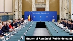 Din 2007 și până în martie 2023, au fost înregistrate 995.552 de cereri de redobândire a cetățeniei române. Imagine de la o ședință a Guvernului României