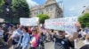 Profesorii au suspendat predarea în majoritatea școlilor pe 22 mai. După un protest și un marș în Capitală, după lungi negocieri cu premierul Ciucă și președintele Klaus Iohannis, cei mai mulți dascăli au decis să continue greva și au respins oferta autorităților. 