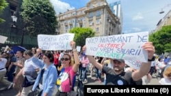 Protest al profesorilor din România la București, în Piaţa Victoriei.