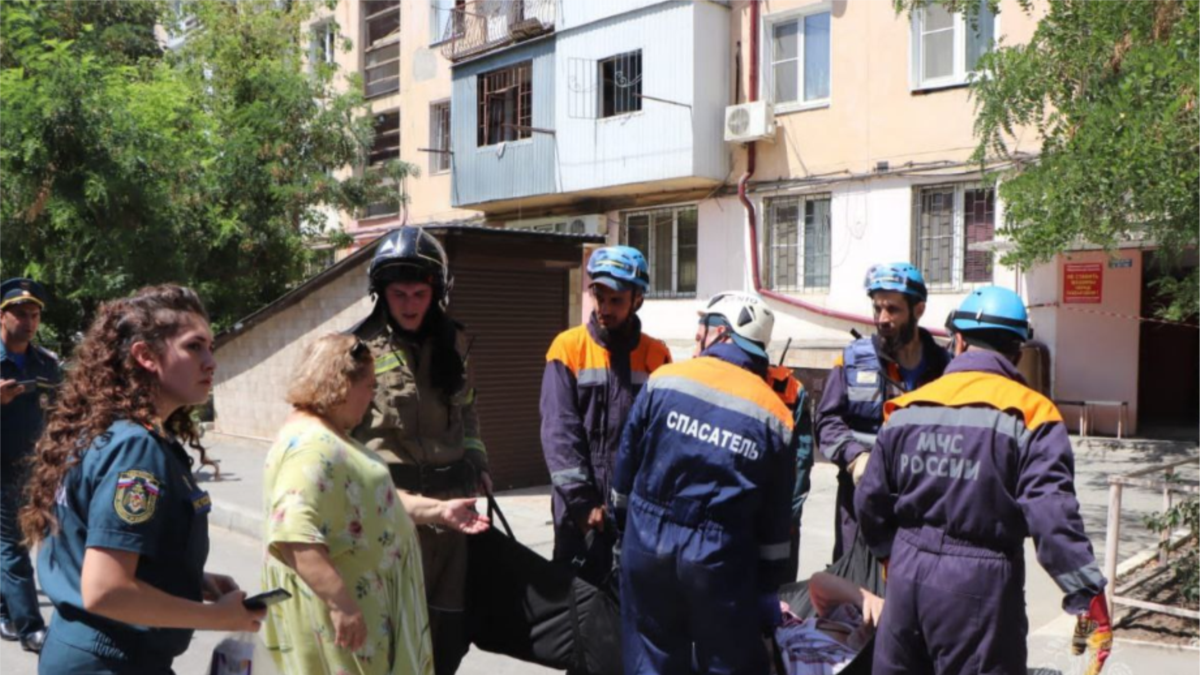 Причиной взрыва в Махачкале власти назвали утечку газа