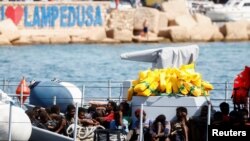 Останнє збільшення потоку нелегальних приїжджих зафіксували після того, як тисячі мігрантів із Північної Африки висадилися на італійському острові Лампедуза