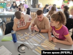  Екипна работа на тематика „ Компетенции за демократична просвета “ в час по гражданско обучение на Димитрина Арнаудова 