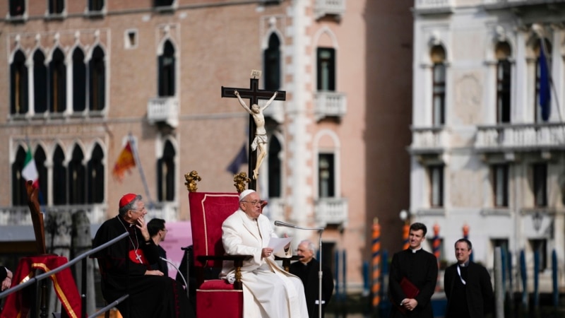 Папата Франциск во посета на Венеција, се сретна со затвореници 
