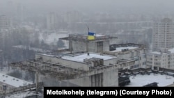 Украінскі сьцяг у Менску, Беларусь. 24 лютага 2023