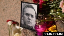 Акции памяти Алексея Навального в России