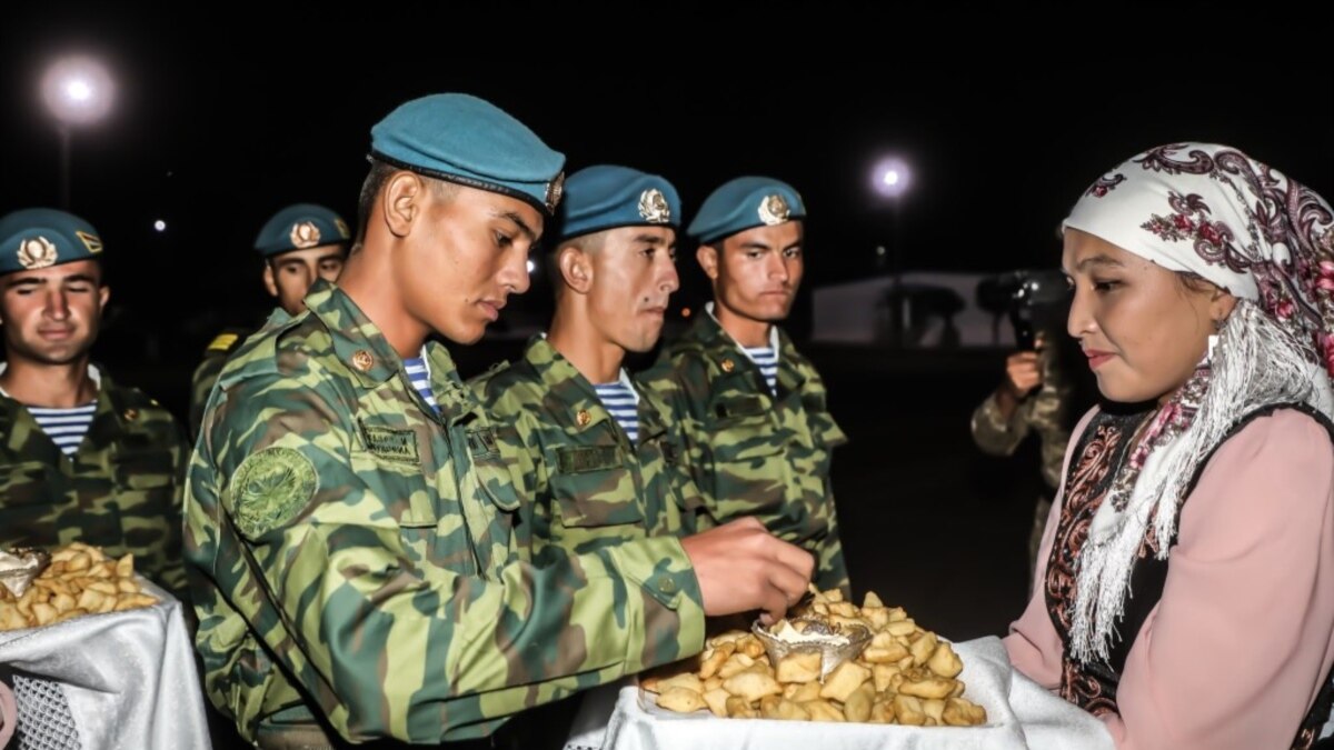 Таджикские военные прибыли на учения ОДКБ в Кыргызстан. ФОТО