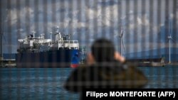 Rusiya maye qazını daşıyan tanker İtaliya sahillərində (Arxiv fotosu) 