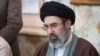 صرف‌نظر از شباهت‌های ظاهری مجتبی خامنه‌ای به پدرش، این احتمال زیاد است که اطرافیان رهبر کنونی تداوم وضعیت موجود را در رهبری احتمالی پسرش می‌بینند