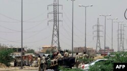 د سوډان سرتېري د خرطوم یوه څنډه کې