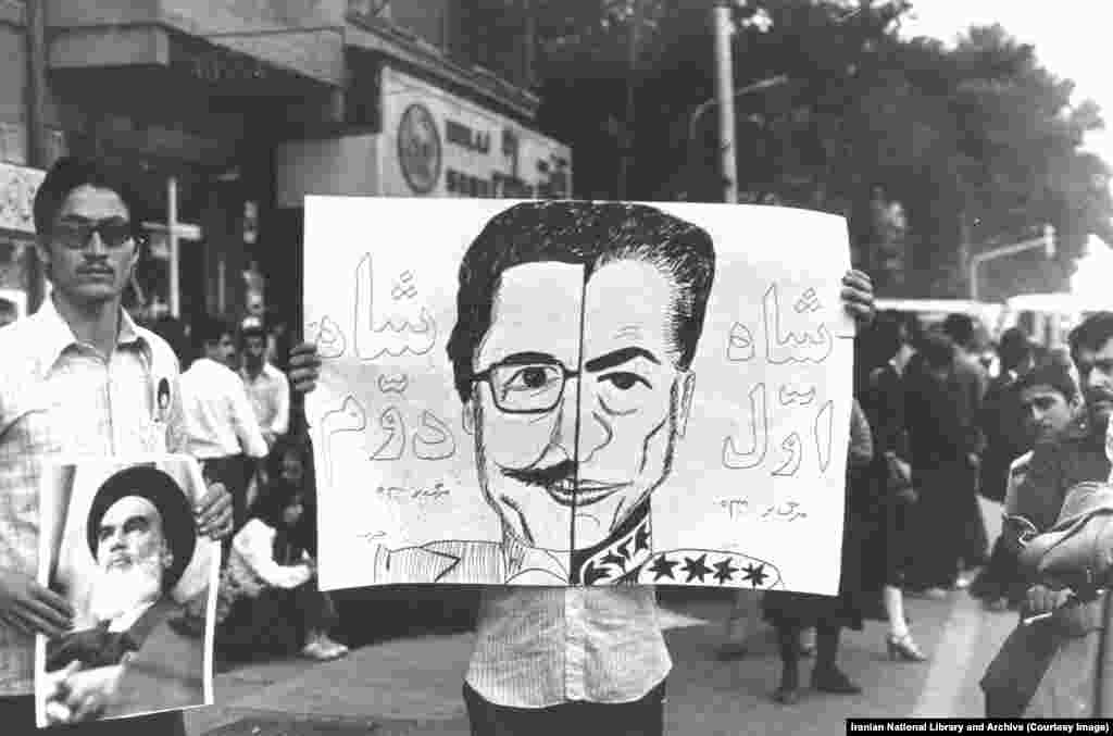 پلاکاردی علیه بنی&zwnj;صدر و شاه در راهپیمایی ۲۵ خرداد