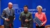 Predsjednik Evropskog savjeta Šarl Mišel, ukrajinski predsjednik Volodimir Zelenski i predsjednica Evropske komisije Ursula fon der Lajen na ceremoniji potpisivanja u Briselu 27. juna
