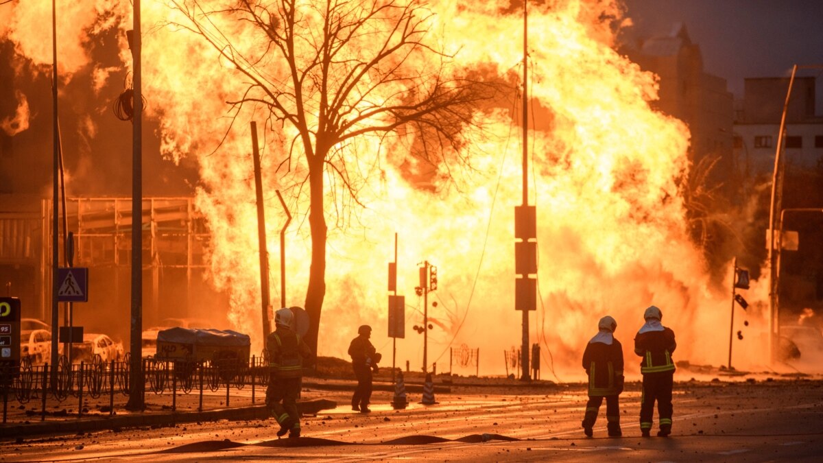 на Полтавщині ліквідували пожежу на промисловому обʼєкті, яка виникла після атаки РФ