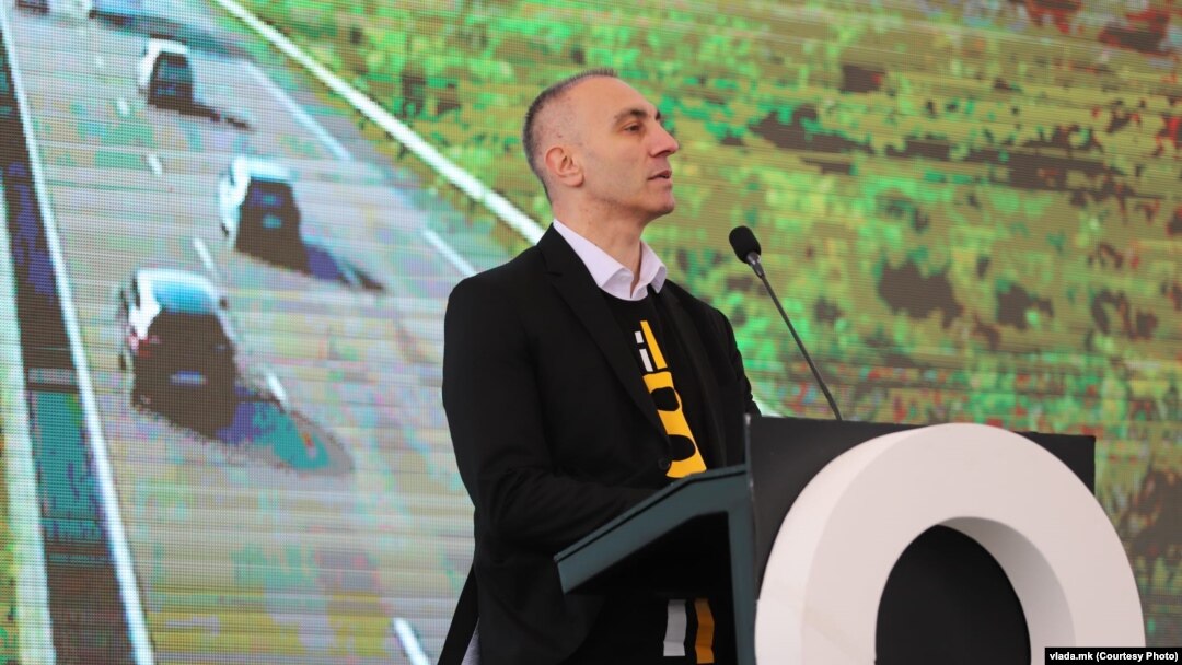 Северна Македонија - Артан Груби, поранешен вицепремиер во Владата на Република Северна Македонија и член на Демократската унија за интеграција (ДУИ). 