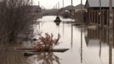 «А мы, получается, не люди?» Жители затопленных дач в Уральске жалуются, что остались один на один с бедой