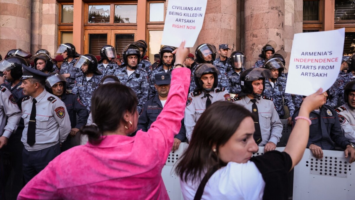 Более 80 человек задержаны во время акций протеста в Ереване