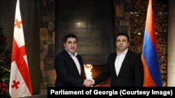 მარცხნიდან: შალვა პაპუაშვილი, საქართველოს პარლამენტის თავმჯდომარე და ალენ სიმონიანი, სომხეთის პარლამენტის თავმჯდომარე