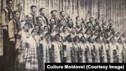 ﻿Capela corala „Doina” cânta în fața publicului estonian, mai 1963