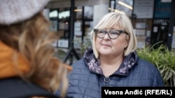 Snežana Stanković radi kao vaspitačica u Beogradu. Kako je rekla u razgovoru za RSE, podržava finansijsku podršku narodu koji živi na Kosovu "u svakom pogledu".