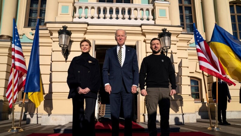 رئیس جمهور ایالات متحده در سفر به کیف٬ روی حمایت دوامدار اوکراین تأکید کرد