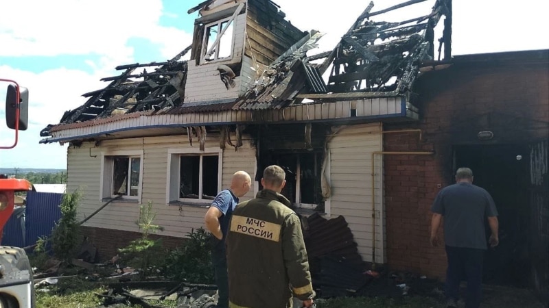 У активистки из Удмуртии сгорел дом. У приехавших пожарных не было воды