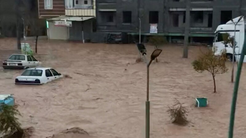Vërshimet përmbytin provincat turke të shkatërruara nga tërmeti