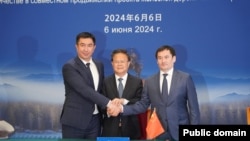 Церемония подписания соглашения о строительстве железной дороги «Китай — Кыргызстан — Узбекистан» в Пекине. 6 июня 2024 год.