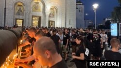 Navijači Crvene zvezde i građani ispred Hrama Svetog Save u Beogradu, 27. septembar 2023. 