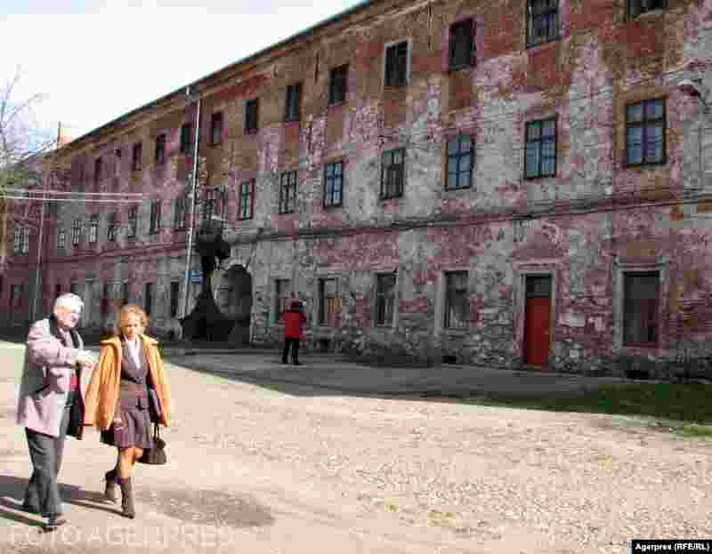 Oradea în 2011, înainte ca Cetatea să intre în reabilitare.