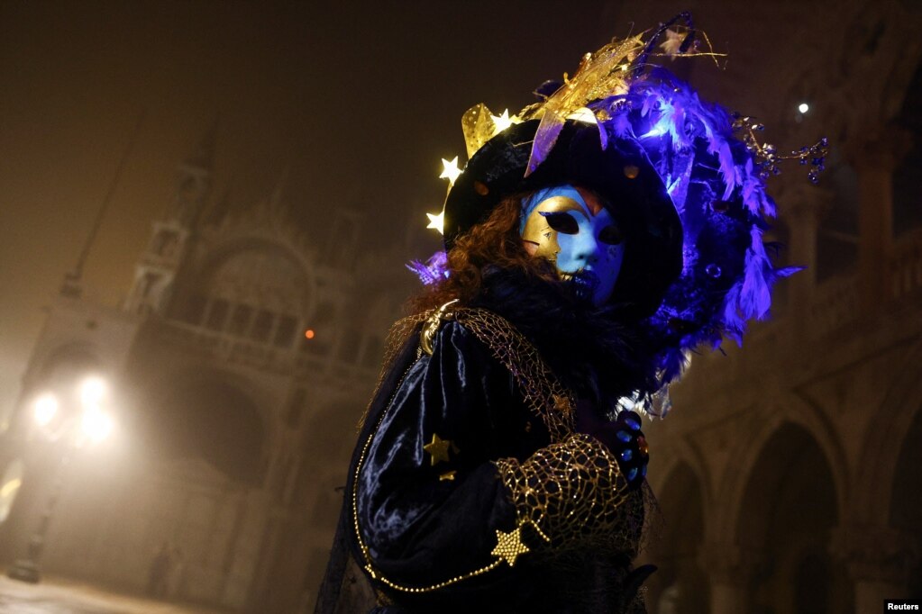 Maskat karakterizojnë Karnavalin e Vendikut. Llojet kryesore të maskave të venedikase&nbsp; janë&nbsp;bauta,&nbsp;moretta,&nbsp;gnaga,&nbsp;medico della pesta,&nbsp;pantalone,&nbsp;arlechino,&nbsp;colombina etj.
