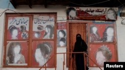 طالبان تا روز ۴ اسد به آرایشگاه ها مهلت داده اند که دروازه آرایشگاه ها را مسدود کنند