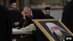 Румен Радев отдаде последна почит на патриарха